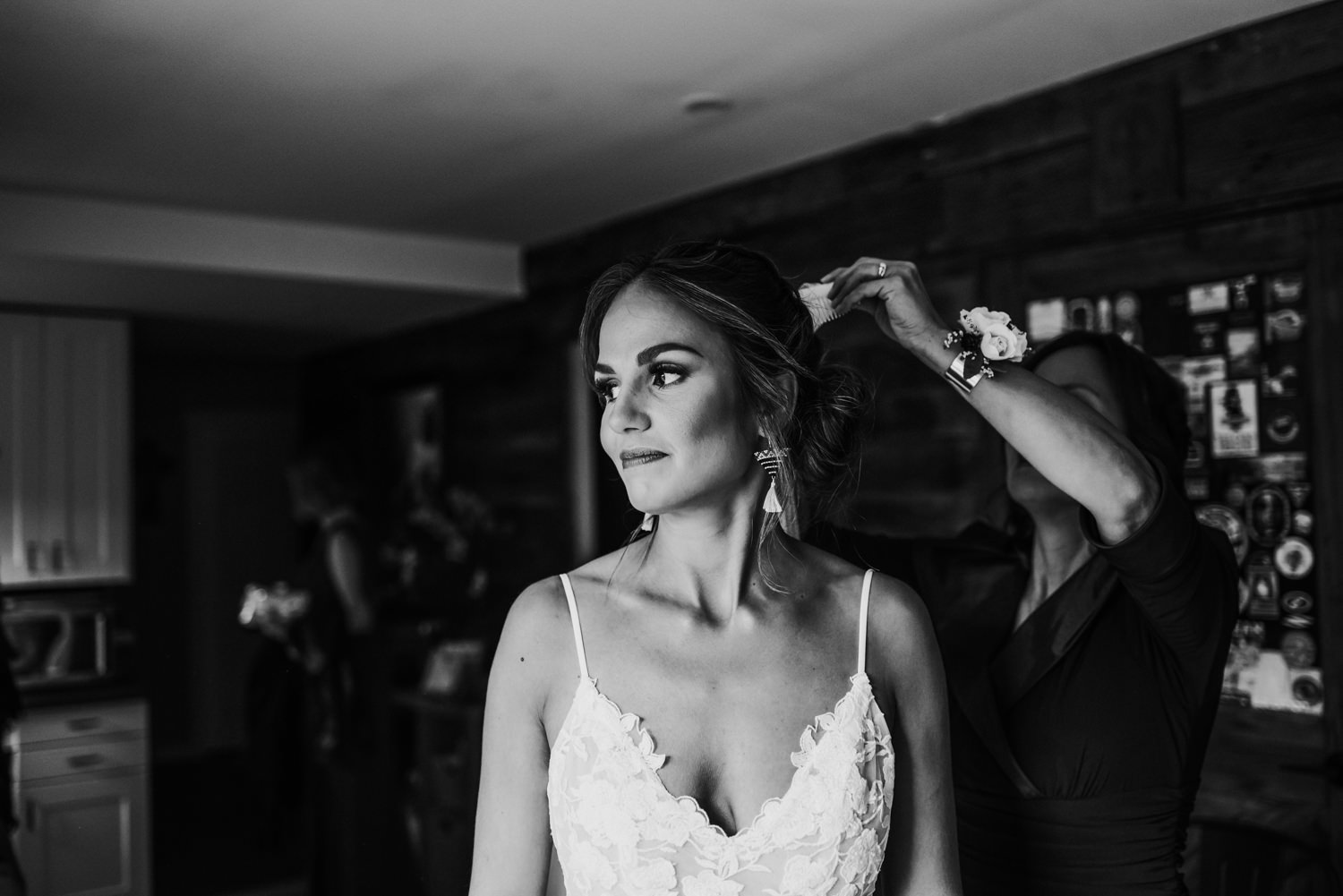 BC wedding photographer photographs bride getting ready in Kamloops BC